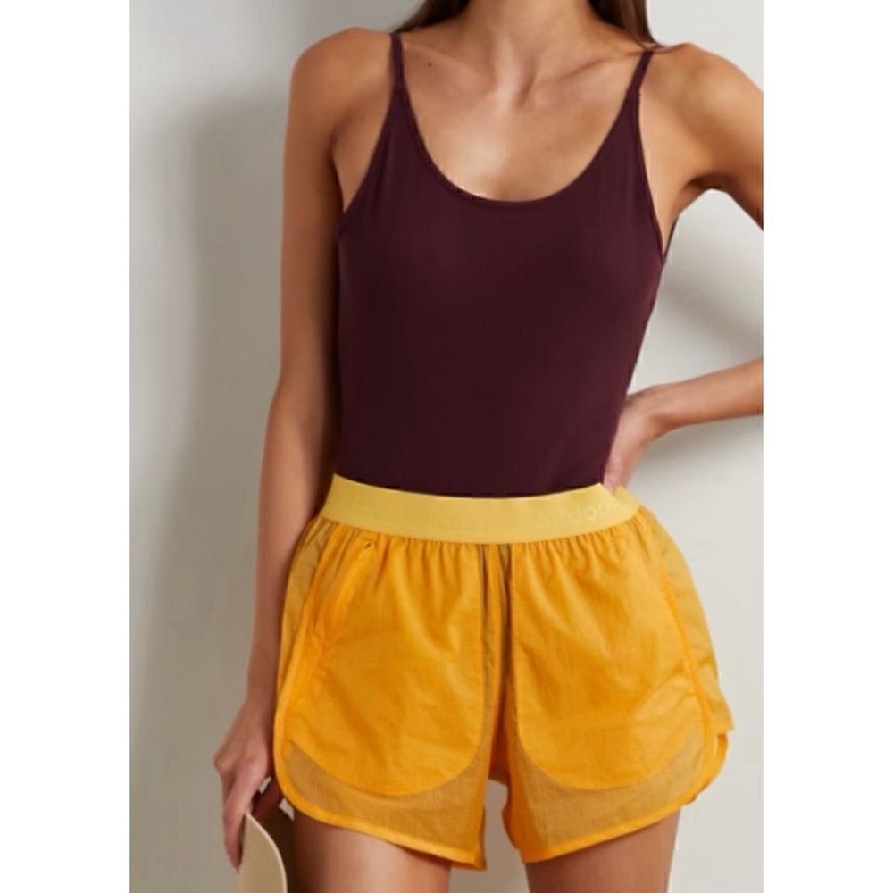 OUTDOOR VOICES
Yellow BreakLite 4" Sport Shorts in Mango Size L/ NWOT